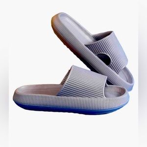 Unisex Pillow Slides men size 9-10 / woman size 11-11.5